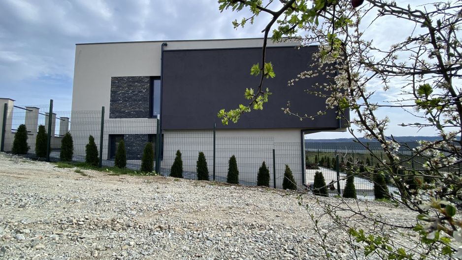 Casa individuala LA CHEIE (partial mobilata) Selimbar Sibiu - Poză 1