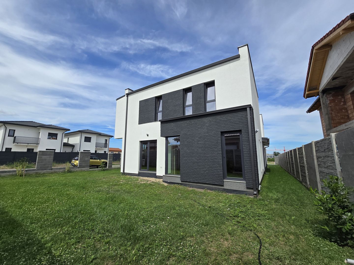 Duplex despartit de camera tehnica, Dumbravita, 3 Dormitoare, 3 Bai,Zona Retrasa - Poză 1