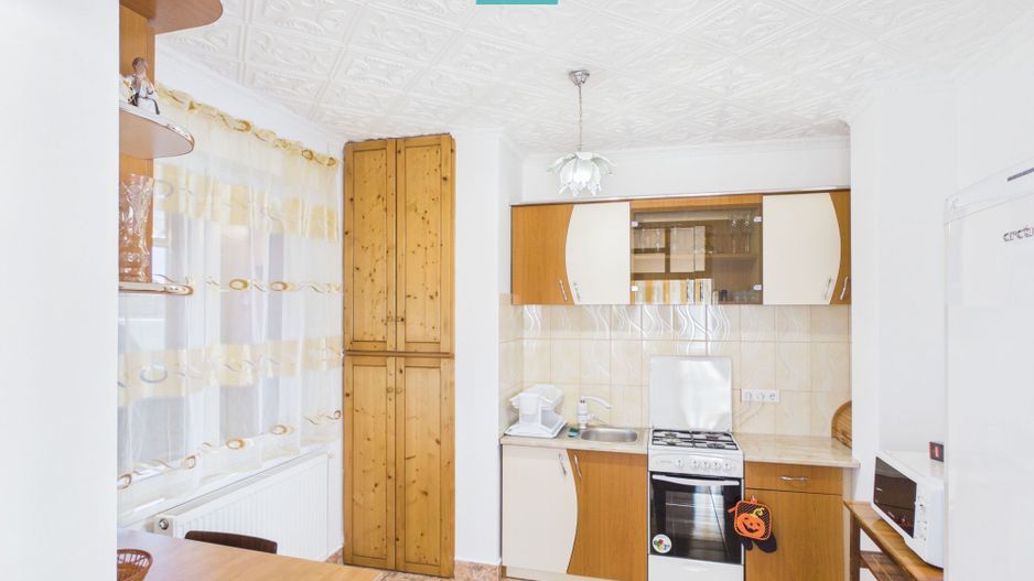 Casă renovată cu curte mare de închiriat în Rontău - Poză 7