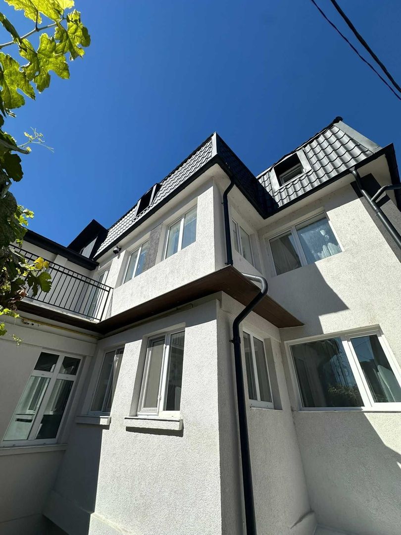 Casa deosebita  D+P+E+M zona centrala - Poză 3