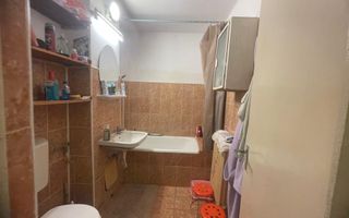 Apartament de vanzare cu 3 camere, decomandat,  2 balcoane, pivnita - Poză 7