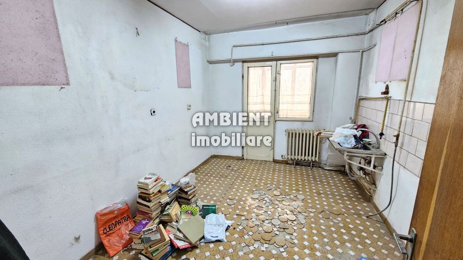 Apartament cu 3 camere, etaj 3, zona CENTRU; - Poză 2