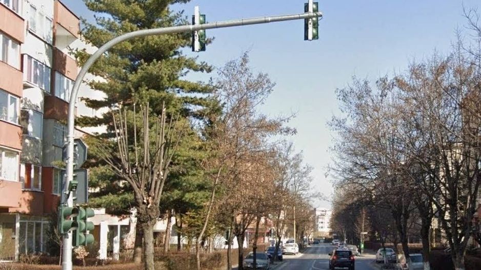 3 camere în Scriitorilor – spațiu generos, poziție excelentă, potențial ridicat - Poză 1