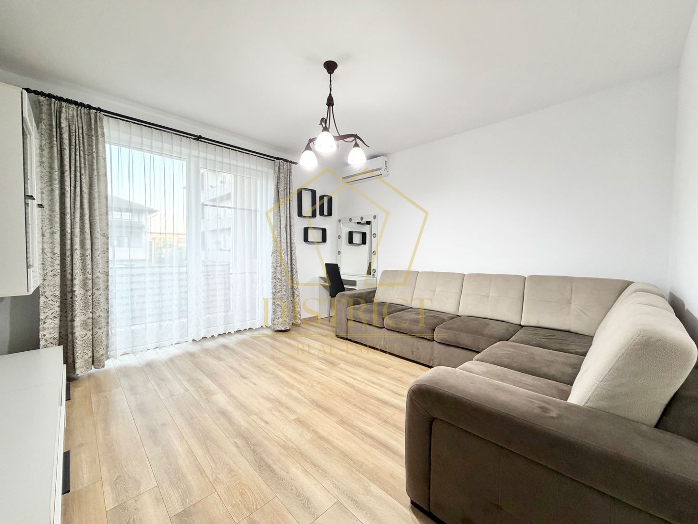 Apartament cu 2 camere mobilat, decomandat la etajul 1 in Giroc langa Penny. - Poză 3