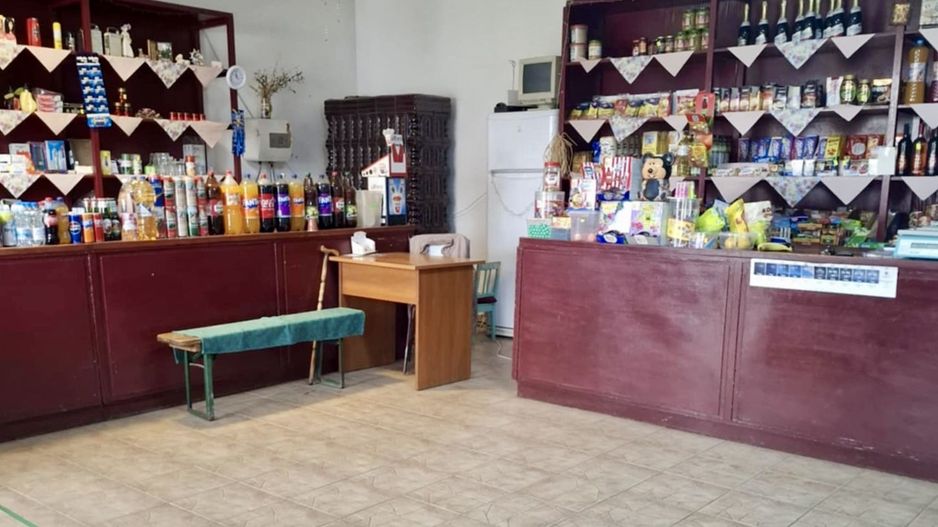 Pret redus Cladire din caramida in Firiteaz, magazinul satesc - Poză 4