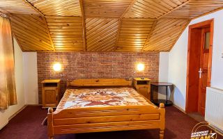 Pensiune in decor fermecator, loc de istorie si legenda, Moieciu de Jos, Bran - Poză 2