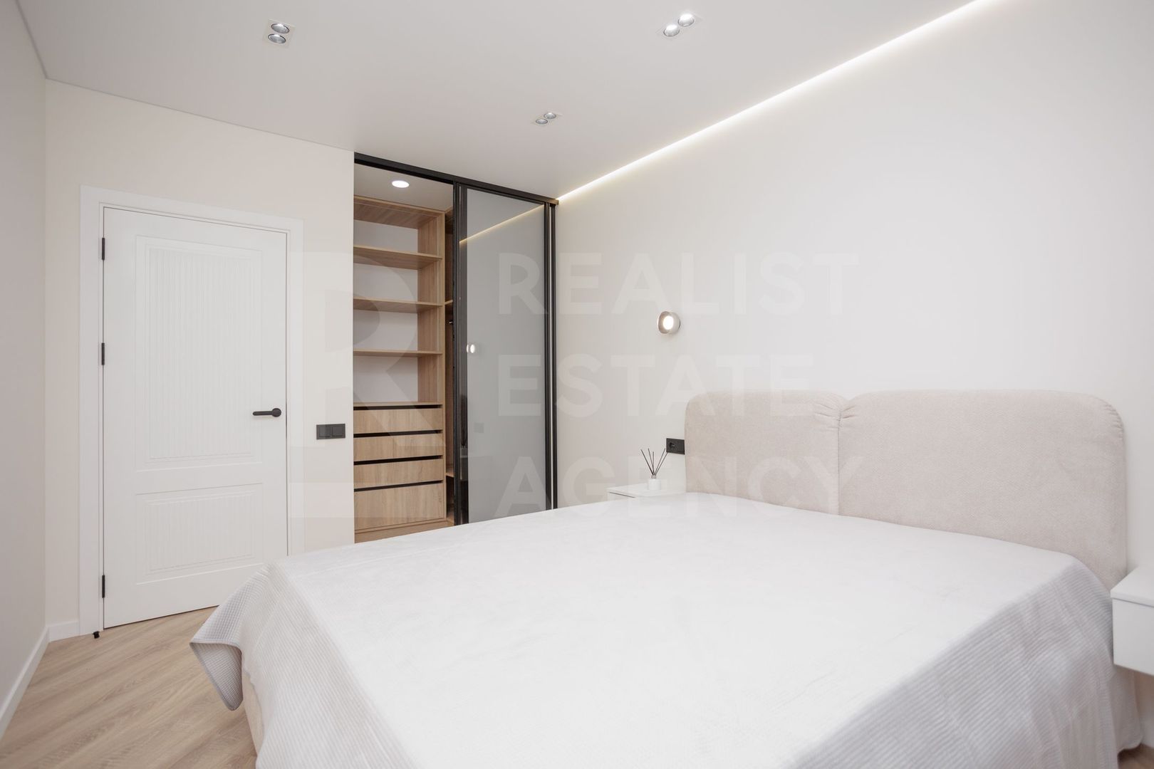 Vânzare, apartament 2 dormitoare,saloncomplexul Exfactor, Vasile Lupu - Poză 6