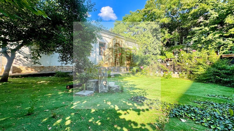 Spre Vânzare Proprietate remarcabilă cu 6 camere în inima Iașului ! - Poză 17