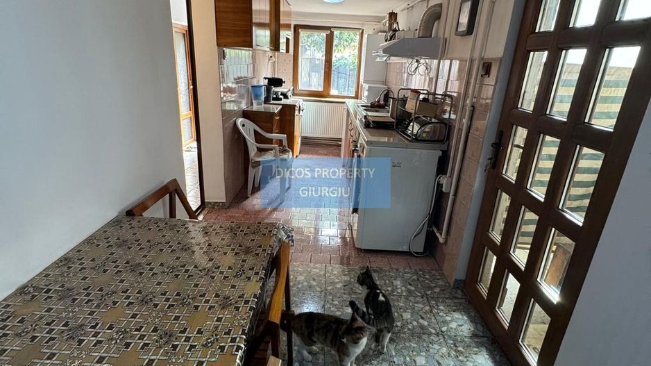 Casă cu 4 camere de vânzare – Str. I. C. Brătianu - Poză 3