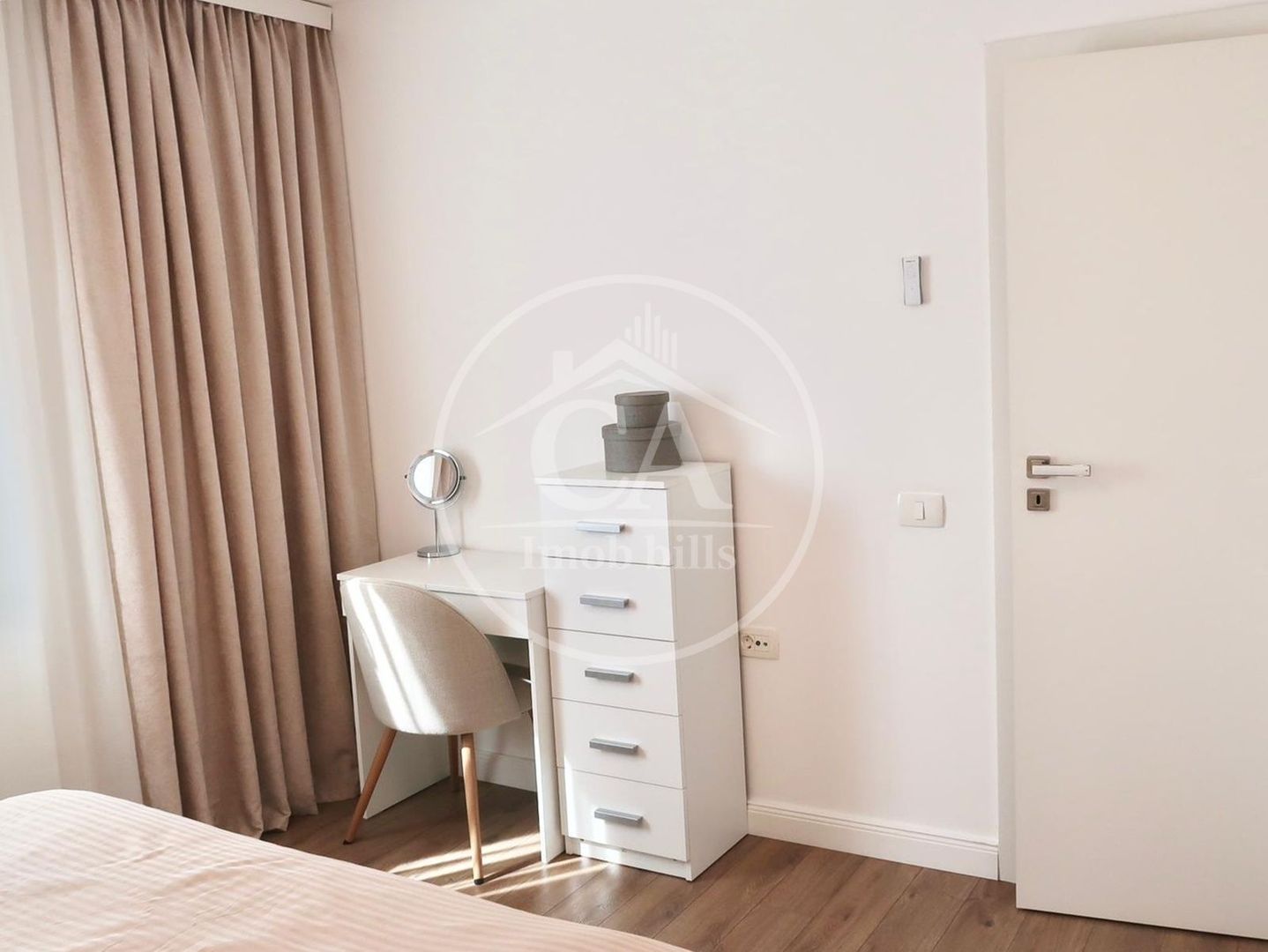 Apartament de vanzare  cu 3 camere Lux in zona Rogerius, Oradea. - Poză 2