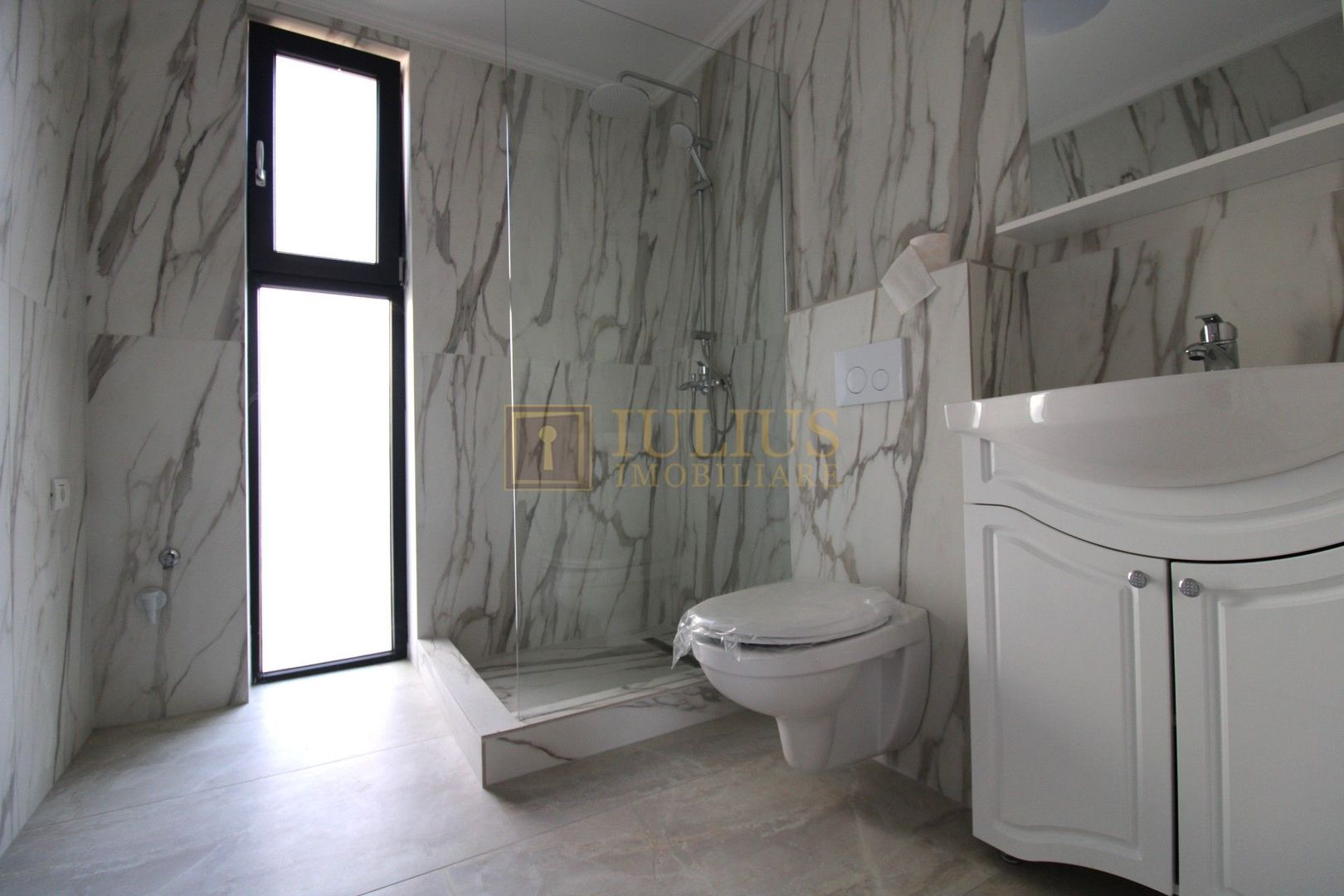 Curte, 4 apartamente, 8 camere, perfectă pt activități educaționale-Dumbravita - Poză 17