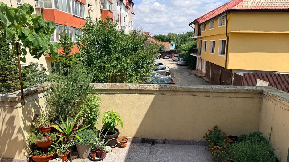 2 camere| curte comuna cu 3 apartamente| centrala proprie| zona aradului| - Poză 14