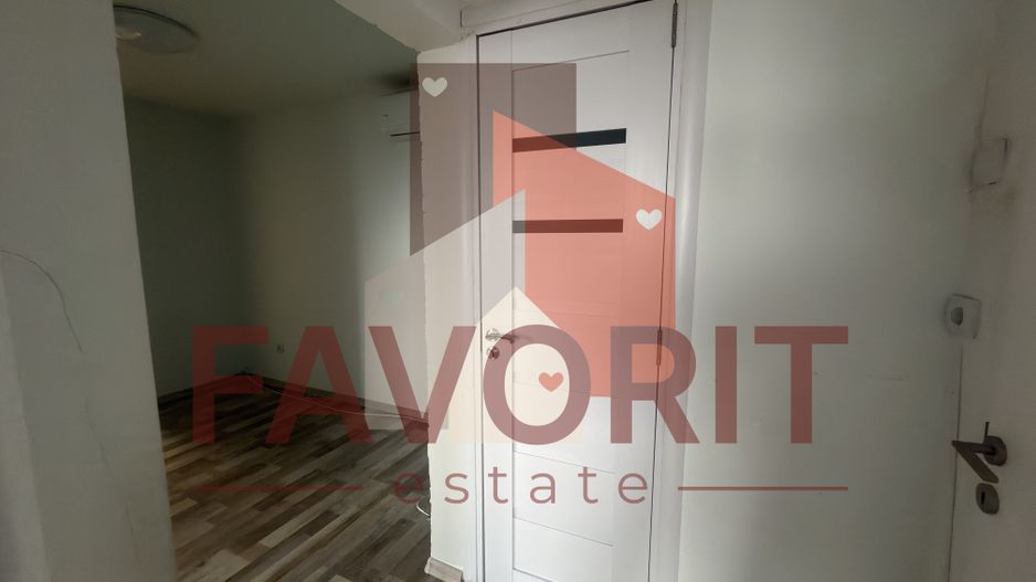 Etaj intermediar. Bloc izolat. Bucatarie inchisa - Poză 12