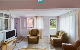 Casă cu 7 camere și 2 băi in Grădiște - Poză 17