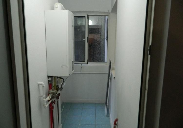 Apartament lux, zona Piata Victoriei, 4 camere , 2 bai, centrala termica  terasa - Poză 10