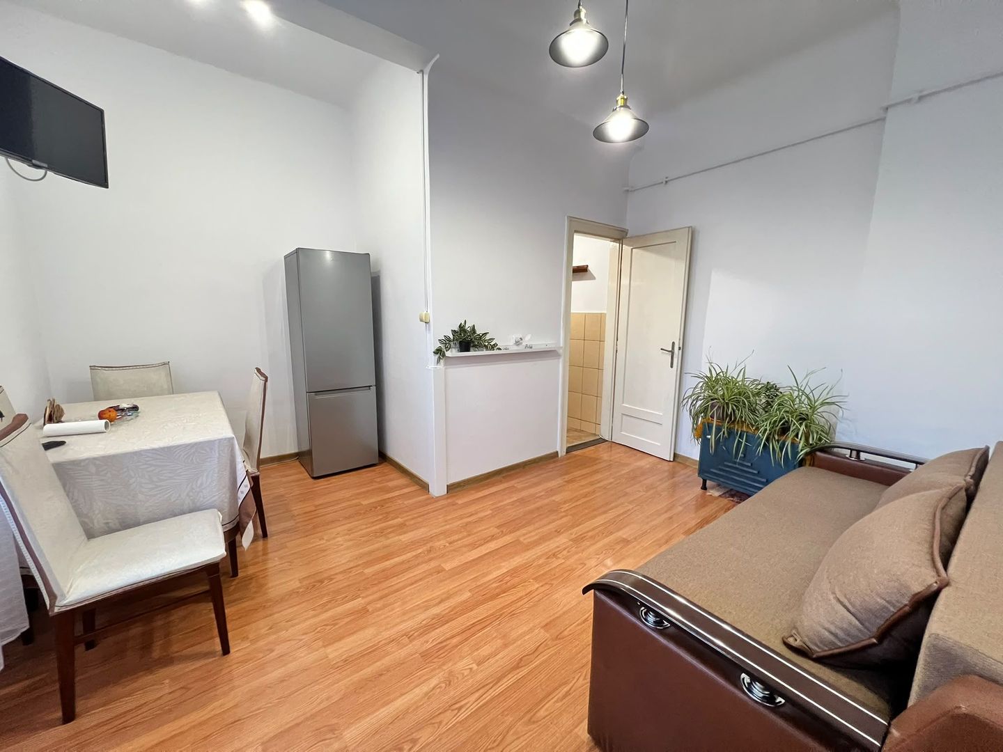 Apartament spatios cu 3 camere | 83 mp + veranda + curte | Ultracentral - Poză 9