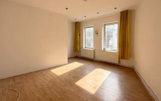 Casă cu 3 camere, garaj și anexă în centrul vechi Baia Mare - Poză 3