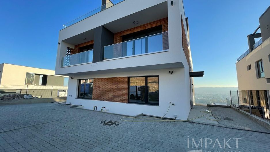 Duplex modern cu terase rooftop și vedere panoramica în Voronet - Poză 2