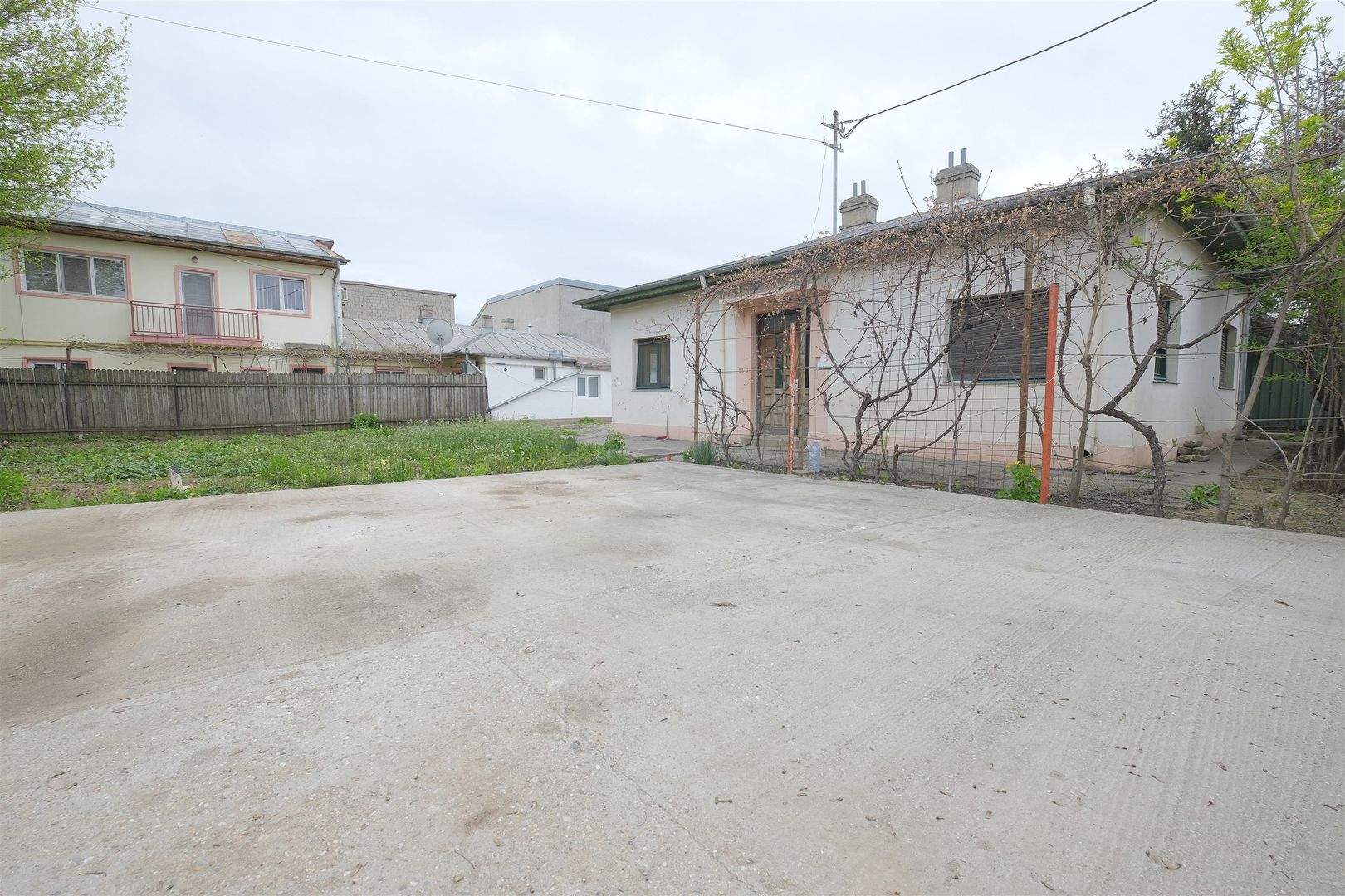 RAHOVA-Str. Muntii Carpati, cu pozitie de colt, casa si teren 580 mp. - Poză 9