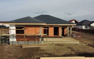 Casă pe parter de vânzare în cartierul Izvor - Poză 3