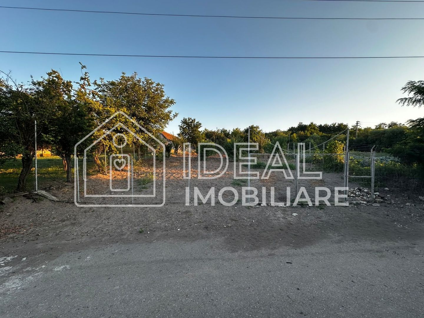 Teren intravilan de vânzare în sat Alămor, comuna Loamneș, județul Sibiu - Poză 2