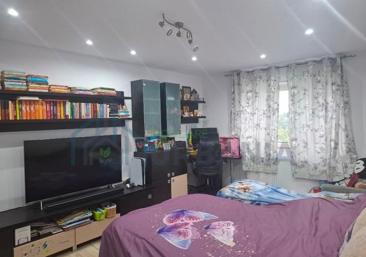 Apartament cu o cameră, decomandat, Nicolina, Iași - Etaj 4/4, mobilat și utilat - Poză 1