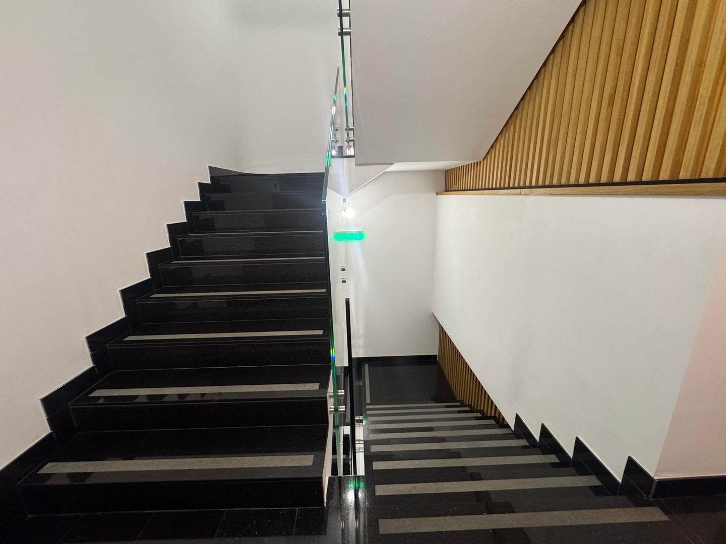 3 camere PREMIUM| 99.7 MP + 9.35 MP terasa - Poză 20