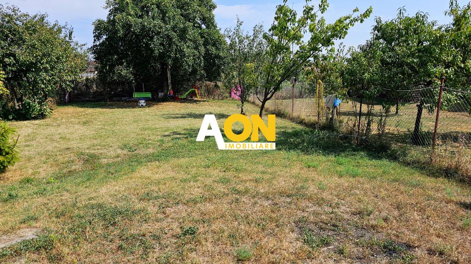 Casa 4 camere, 2 bai, 2 bucatarii, 1050 mp teren, zona Centru - Poză 2