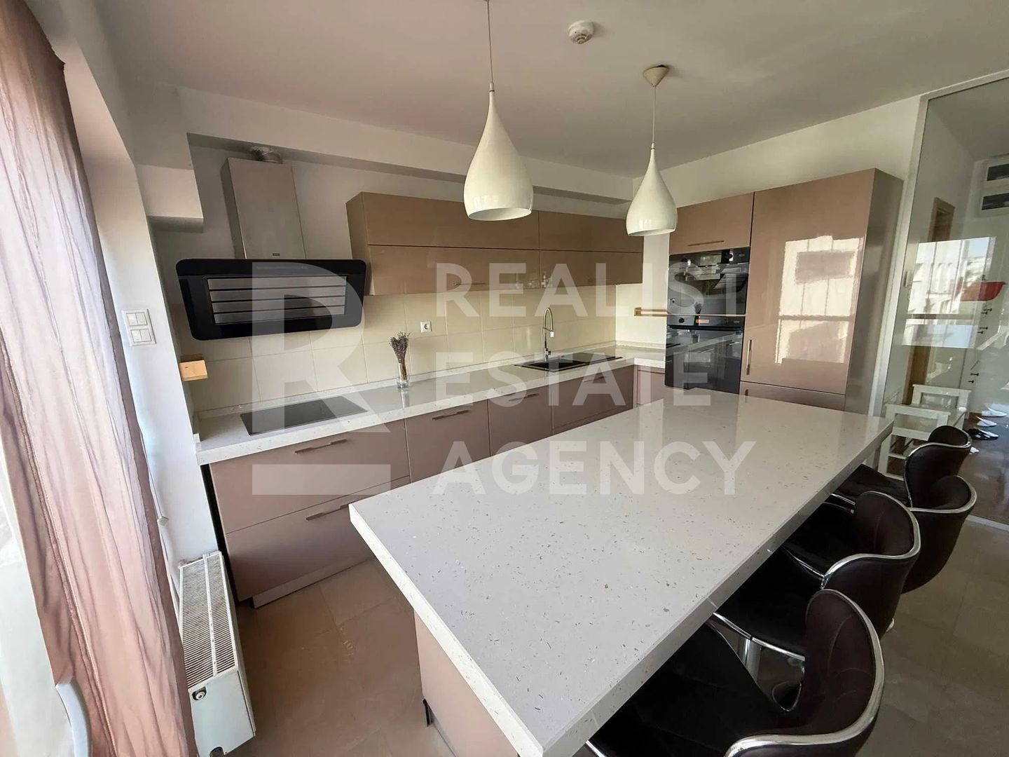 Închiriere 2 camere, complex premium, vis-a-vis de Parcul Carol - Poză 1