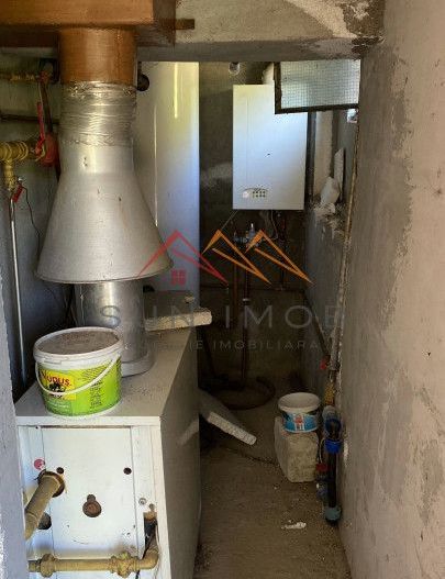 Vila de vanzare, teren 3100 mp, 7 camere, 6 grupuri sanitare, 3 CT, an 1997 - Poză 62