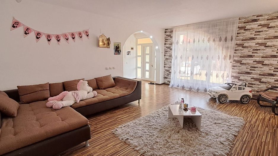 Floresti - Stoenesti, Jud. Giurgiu, vila + garaj + beci, teren 1400 mp - Poză 3
