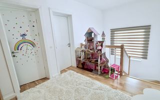 Duplex elegant cu 5 camere, 2 bai, curte in Cristian - Poză 12