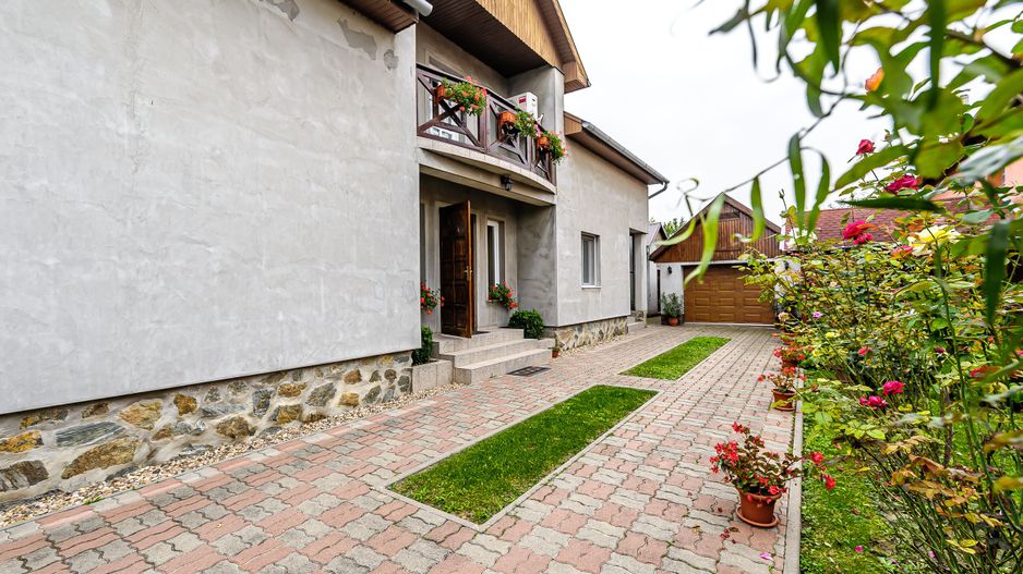Casă cu 4 camere la cheie, nouă, în Nădlac * zona Centru - Poză 2