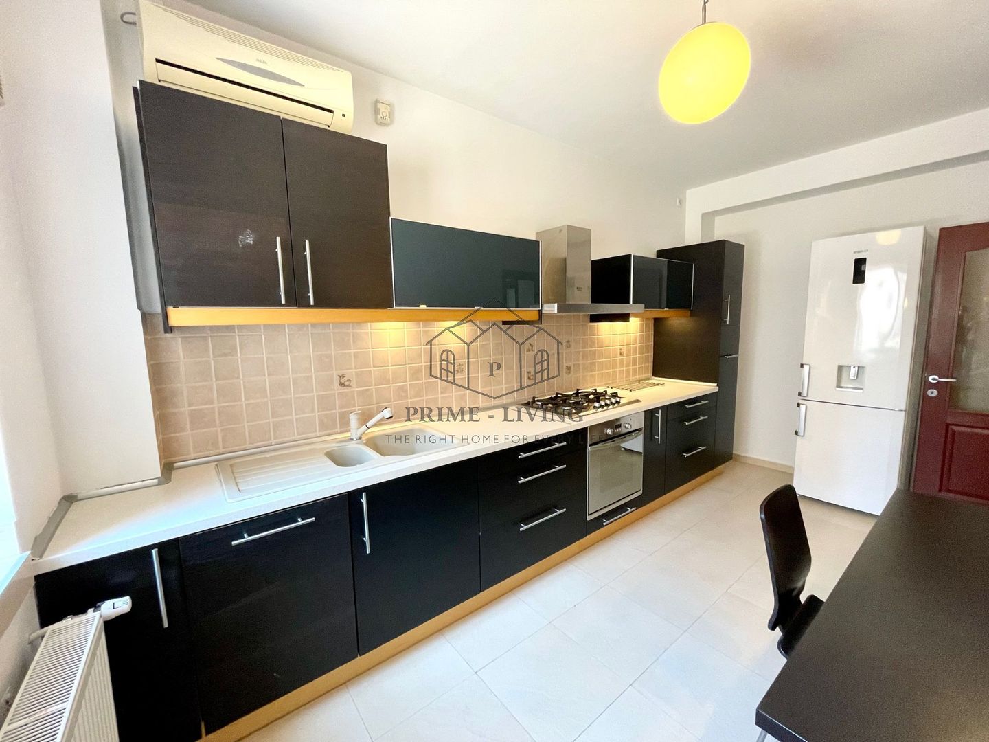 VILA CU 4 DORMITOARE LA INCHIRIERE IN COMPLEX REZIDENTIAL - Poză 2