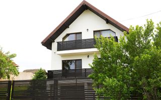 Vilă cu 5 dormitoare, 4 băi, 2 248mp teren, piscină. Preț: 229 000 Eur - Poză 4