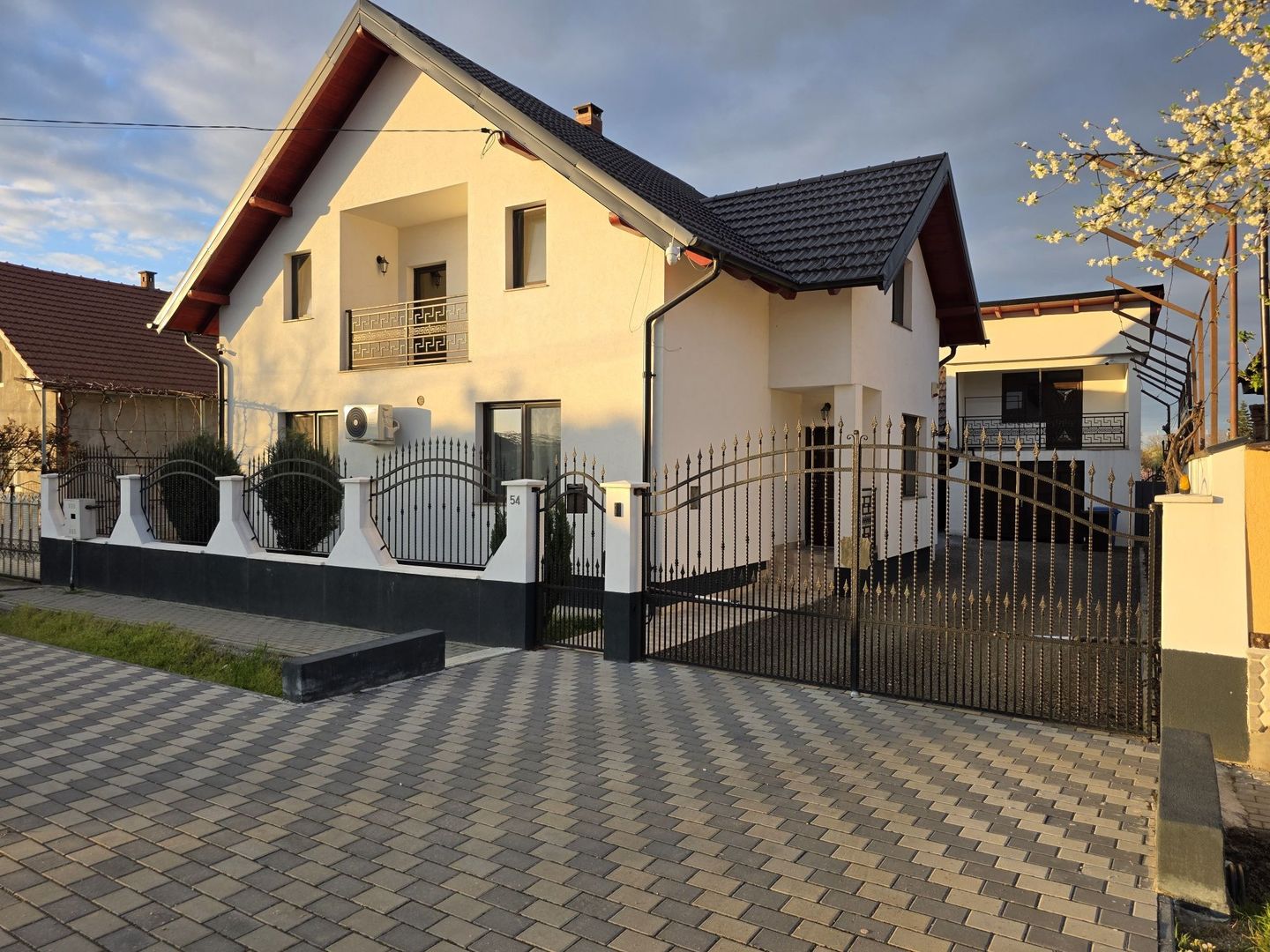 BRASADAS vinde casa individuala 4 cam 8 ari in Botiz. - Poză 1