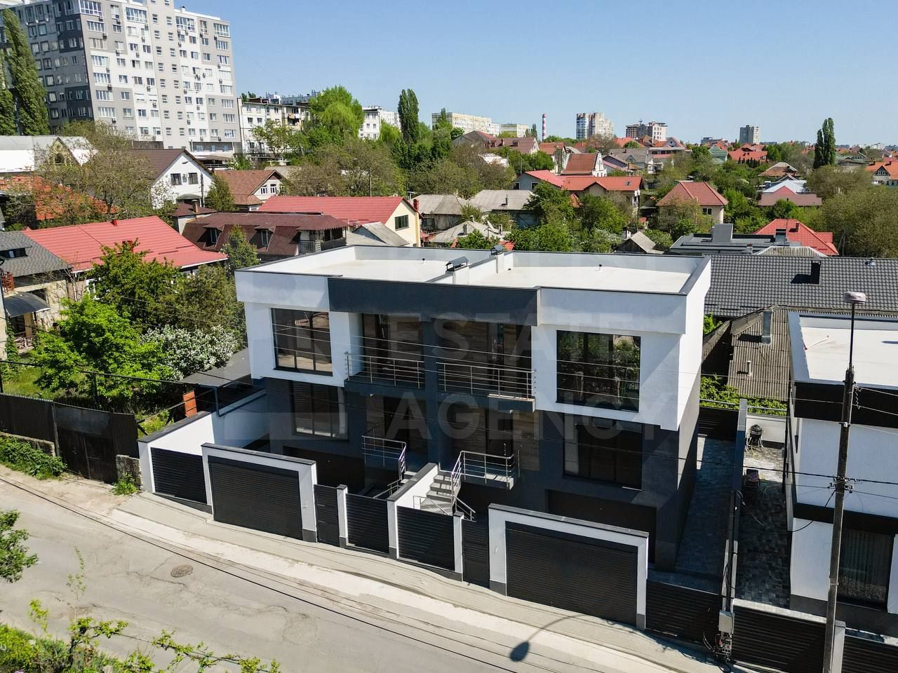 Casă / Vilă cu 3 camere de vânzare în Centru, Chișinău - Poză 2