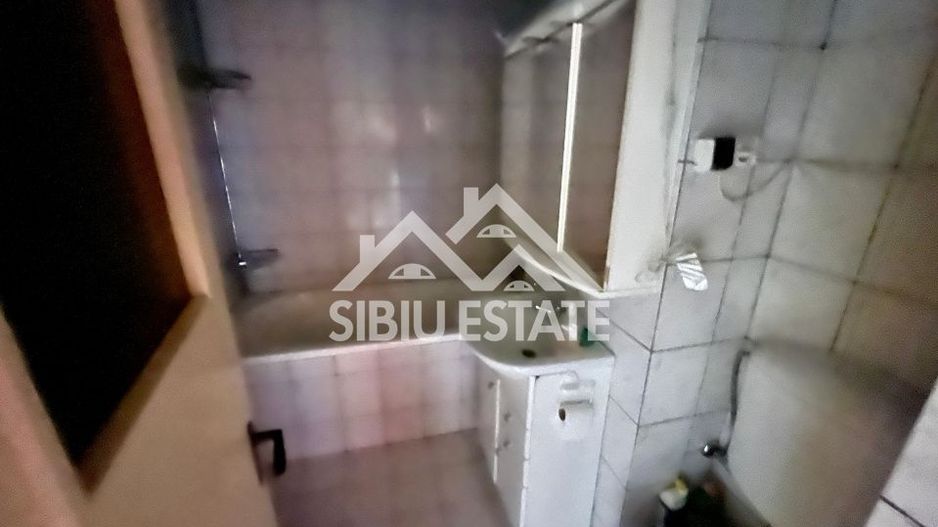 Apartament 4 camere spațios Sibiu zona Gara Mare Abatorului - Poză 10