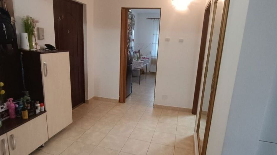 Vând apartament 3 camere MICRO 17 - Poză 3