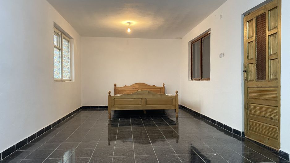 Vanzare apartament -3 camere la casă, etaj 1+pod+cota teren–Târgoviște - Poză 1