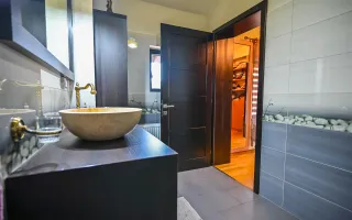 Somptuozitate in stil modern, 2 garaje, 3 terase, totul pe 1.000 mp teren - Poză 25