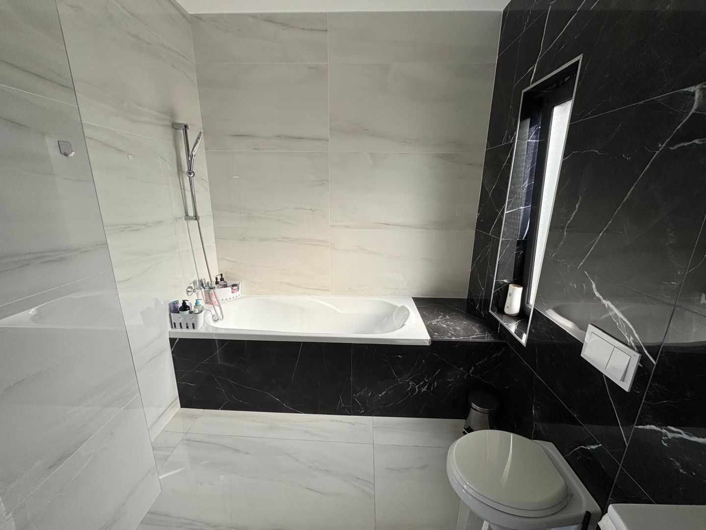 Comision 0% Casă înșiruită modernă, 91 mp utili, 2 dormitoare, 2 băi, curte - Poză 14