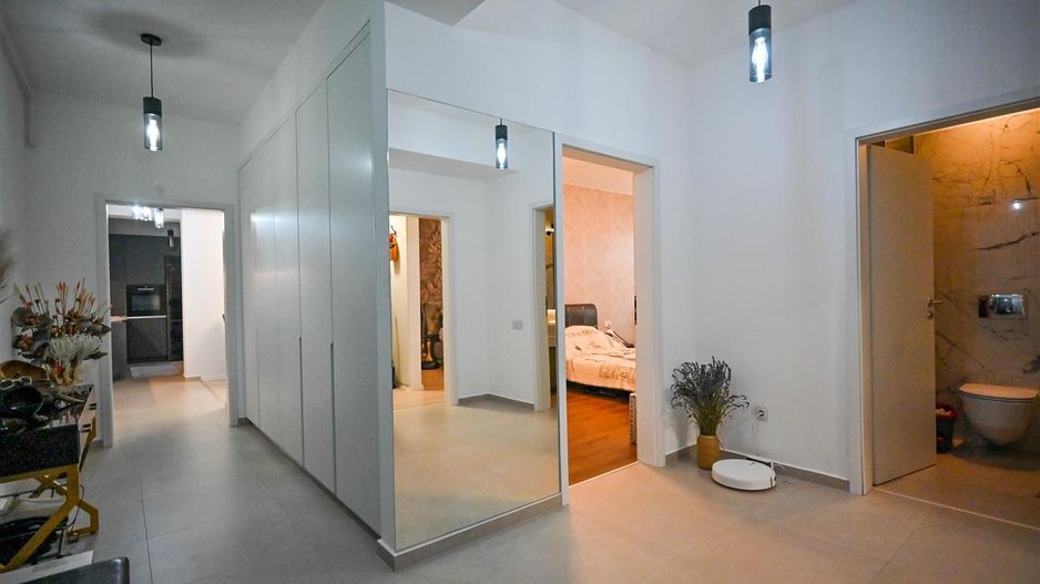 Premium Penthouse, echipat,parcare subterana,50 mp terasa,Qualis, aria Coresi - Poză 2