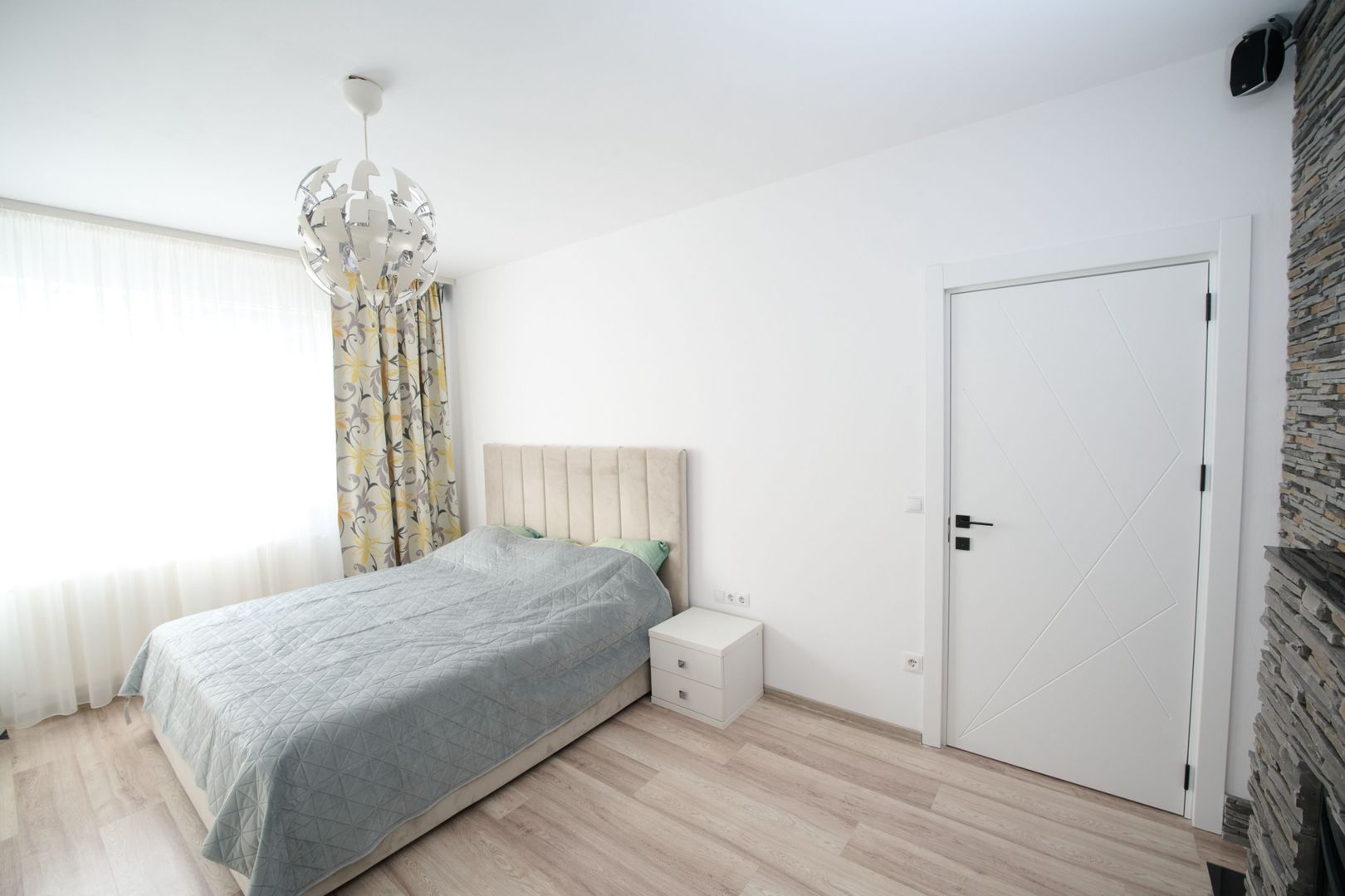 Apartament cu 2 camere, decomandat - Poză 6