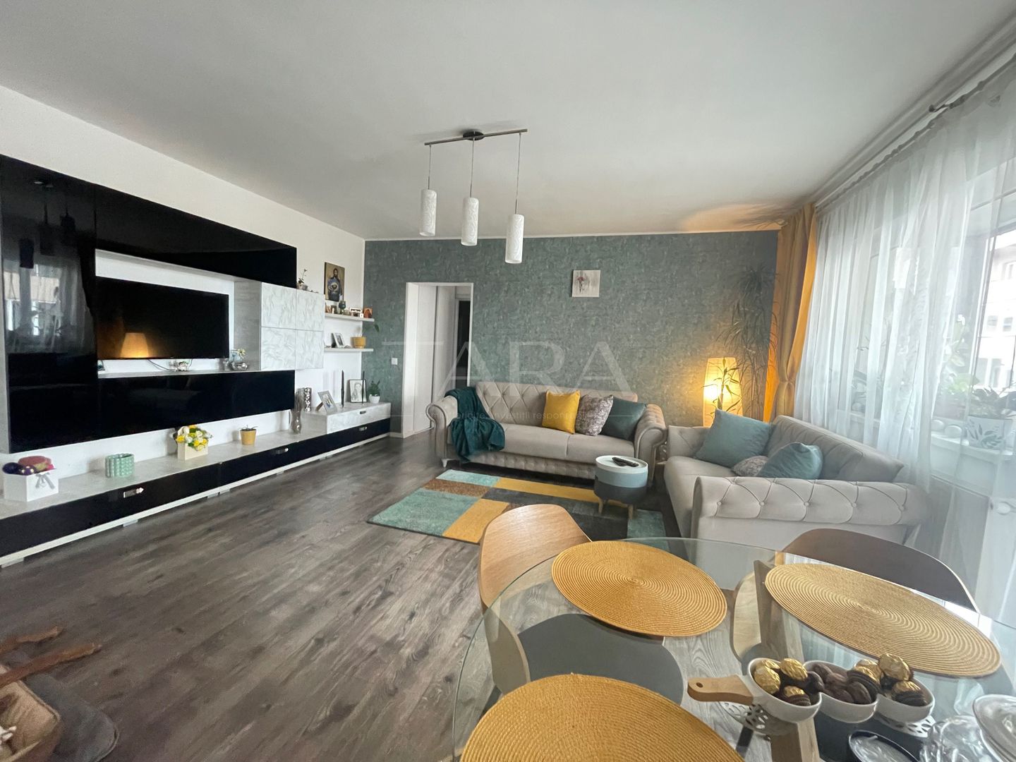 Apartament cu 2 camere, balcon închis, parcare cu CF, Terra, Florești. - Poză 2