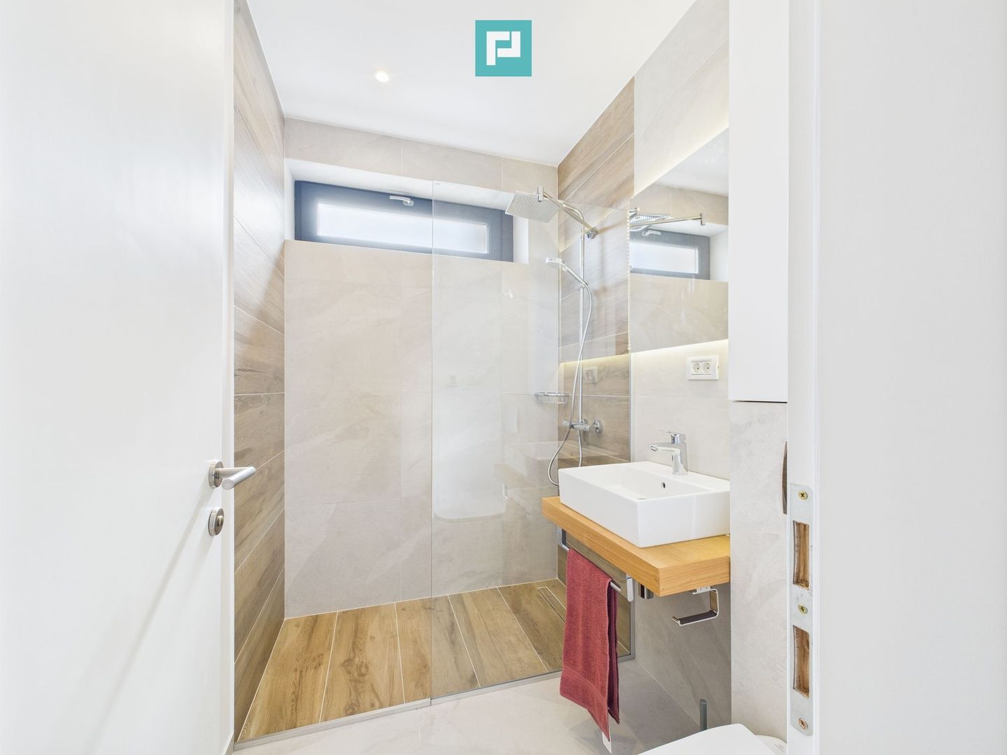 Casă modernă și elegantă, mobilată și utilată - Poză 16