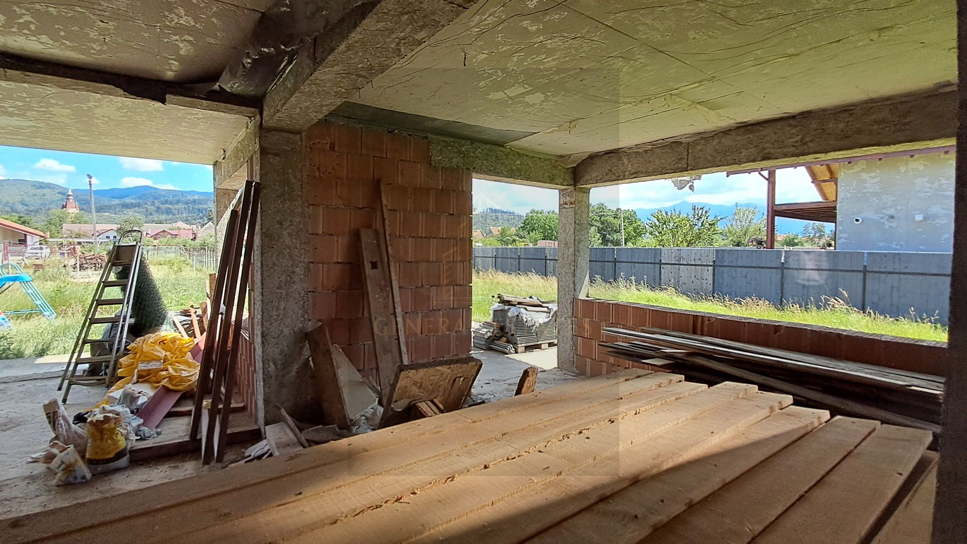 Casa moderna la rosu in Cristian - Poză 11