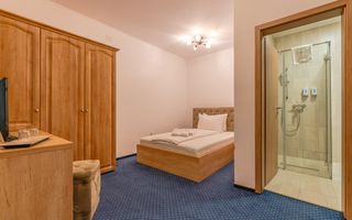 Pensiune Râșnov, 13 camere plus locuință proprietar, zonă Cetate - Poză 44