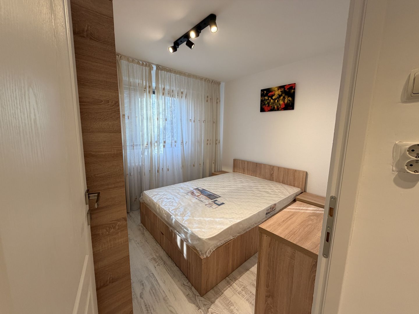 Apartament 2 camere renovat 2025, bloc 1976 – Sălăjan - Poză 4