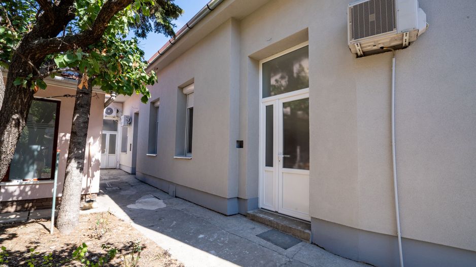 Apartament cu 2 camere, casă la curte comună – Central, Oradea - Poză 17